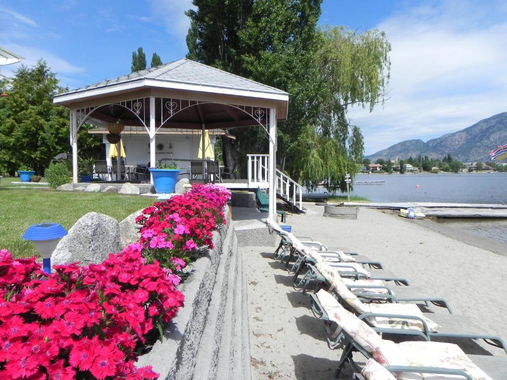 Destiny Beach Resort Osoyoos Buitenkant foto