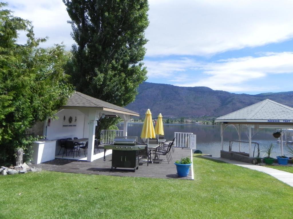 Destiny Beach Resort Osoyoos Buitenkant foto