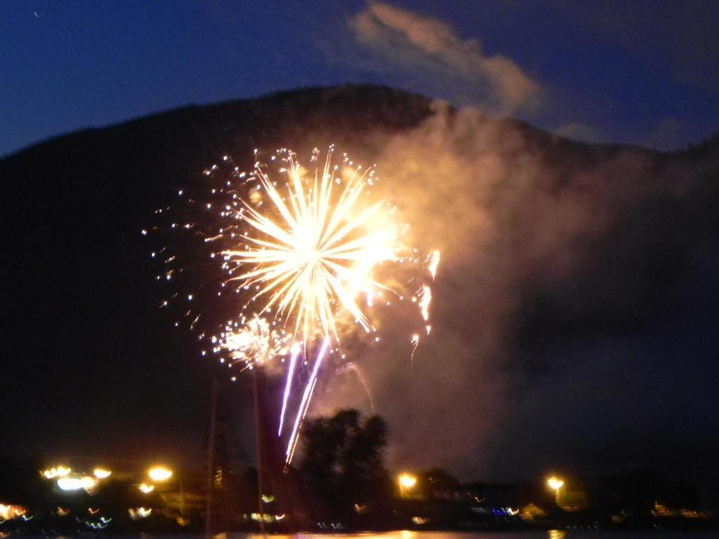 Destiny Beach Resort Osoyoos Buitenkant foto