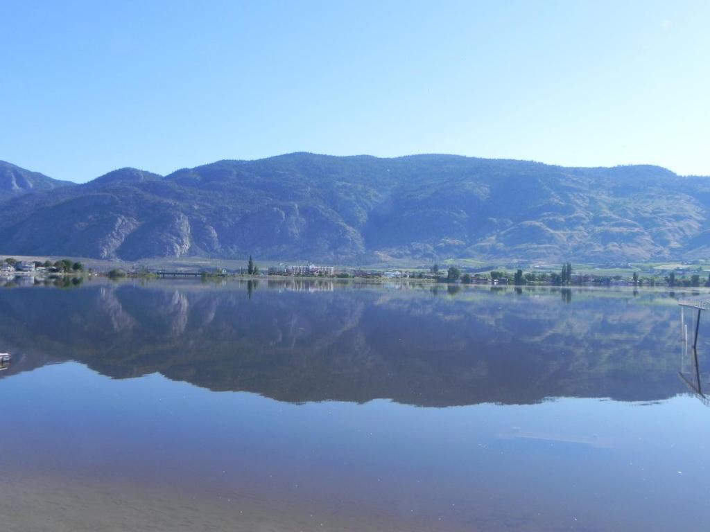 Destiny Beach Resort Osoyoos Buitenkant foto