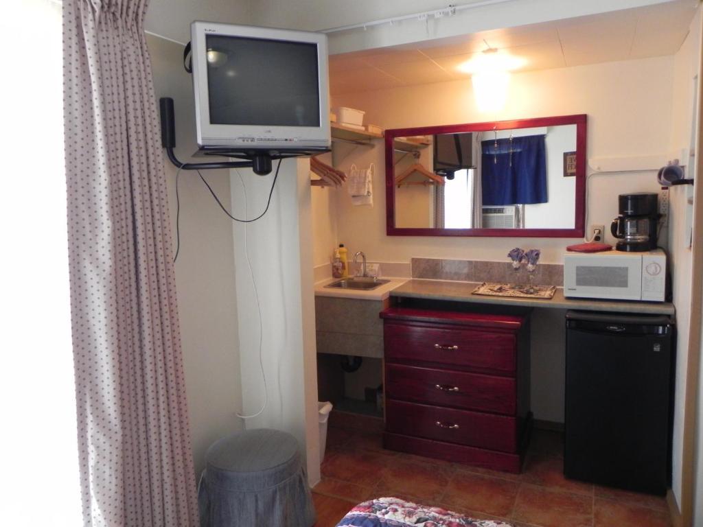 Destiny Beach Resort Osoyoos Buitenkant foto